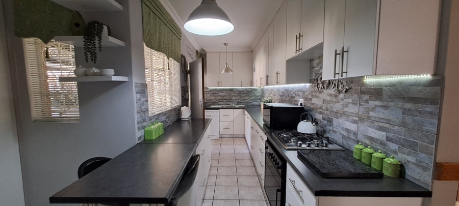 4 Bedroom Property for Sale in Morelig Free State